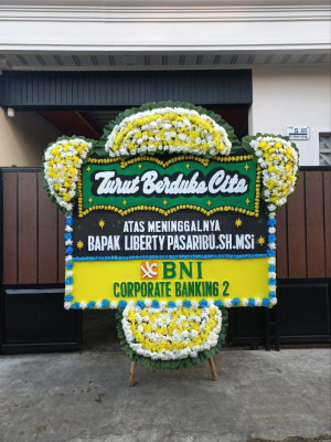Papan Bunga Duka di Akeguraci